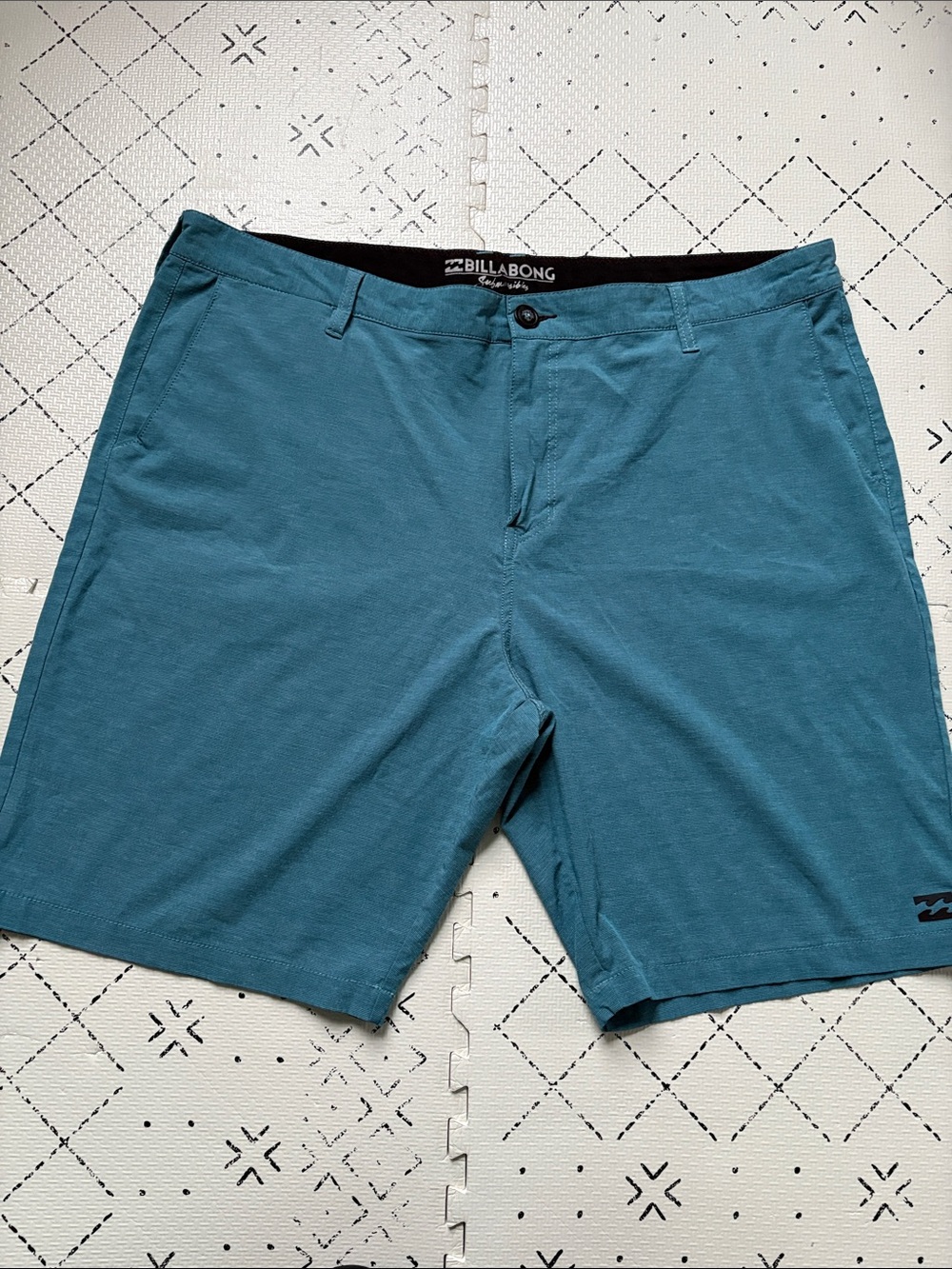 Men’s Billabong submersible shorts